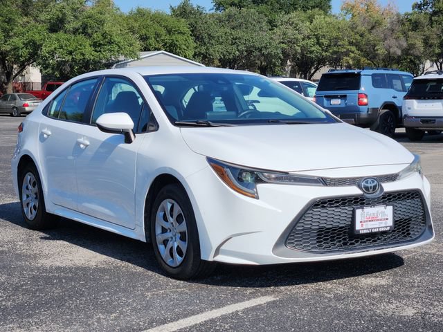 Used 2022 Toyota Corolla LE FWD image 2