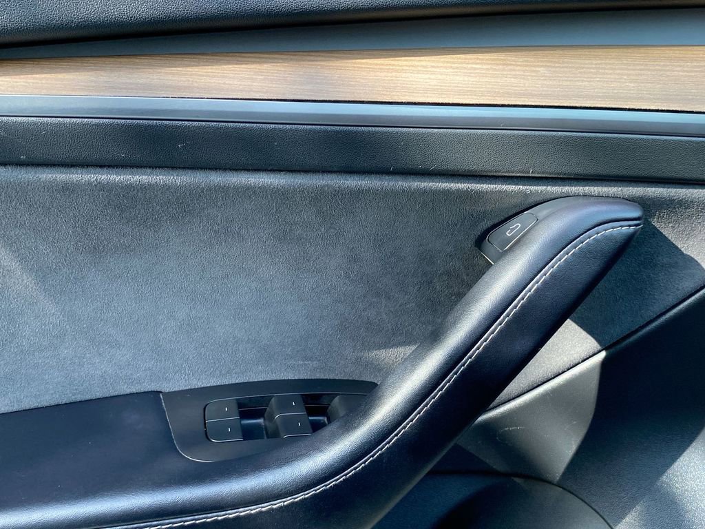 Used 2021 Tesla Model 3 Standard Range Plus image 16