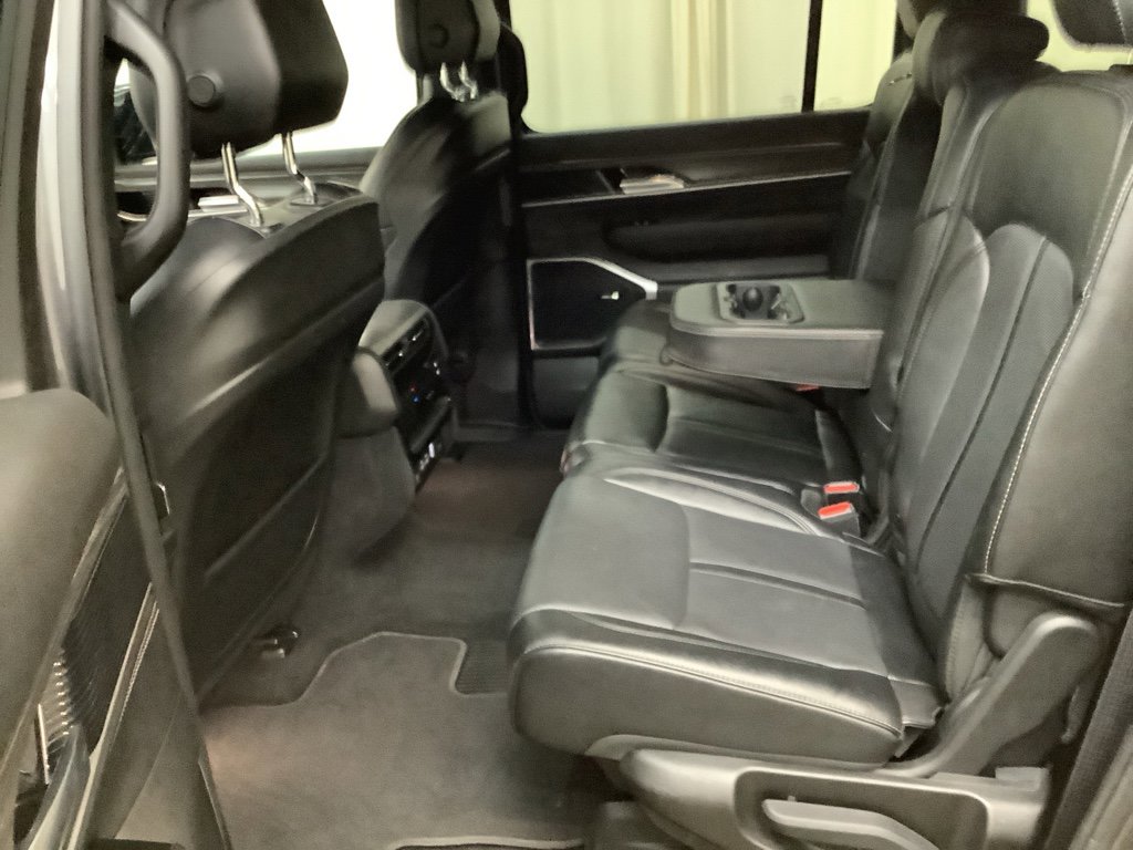 Used 2024 Jeep Wagoneer L Series II w/ Flexible Seating Group image 29