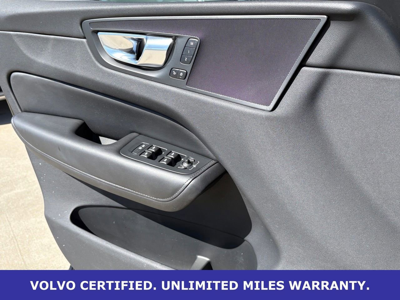 Certified 2025 Volvo XC60 B5 Plus image 28