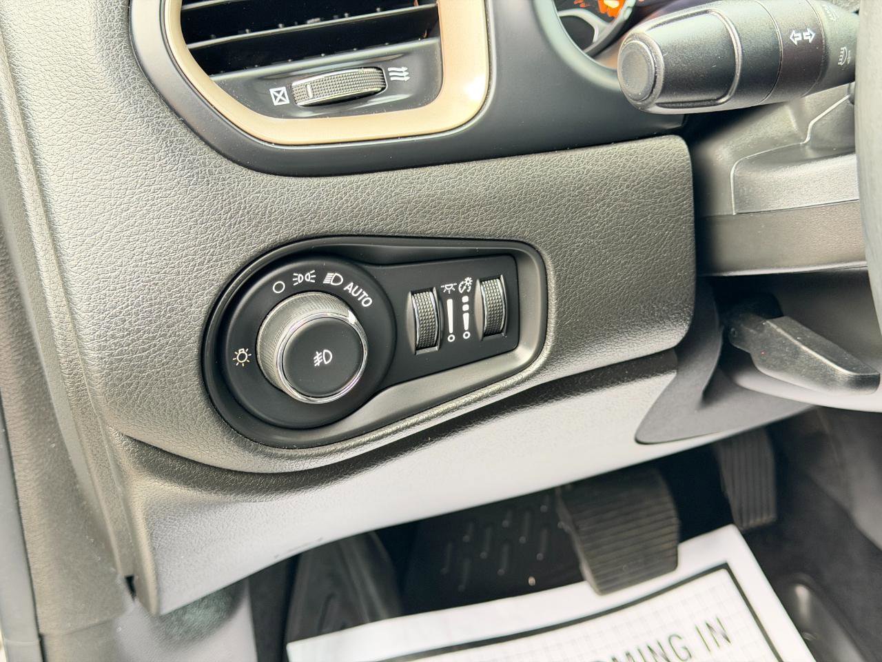 Used 2015 Jeep Renegade Limited AWD/4WD image 18