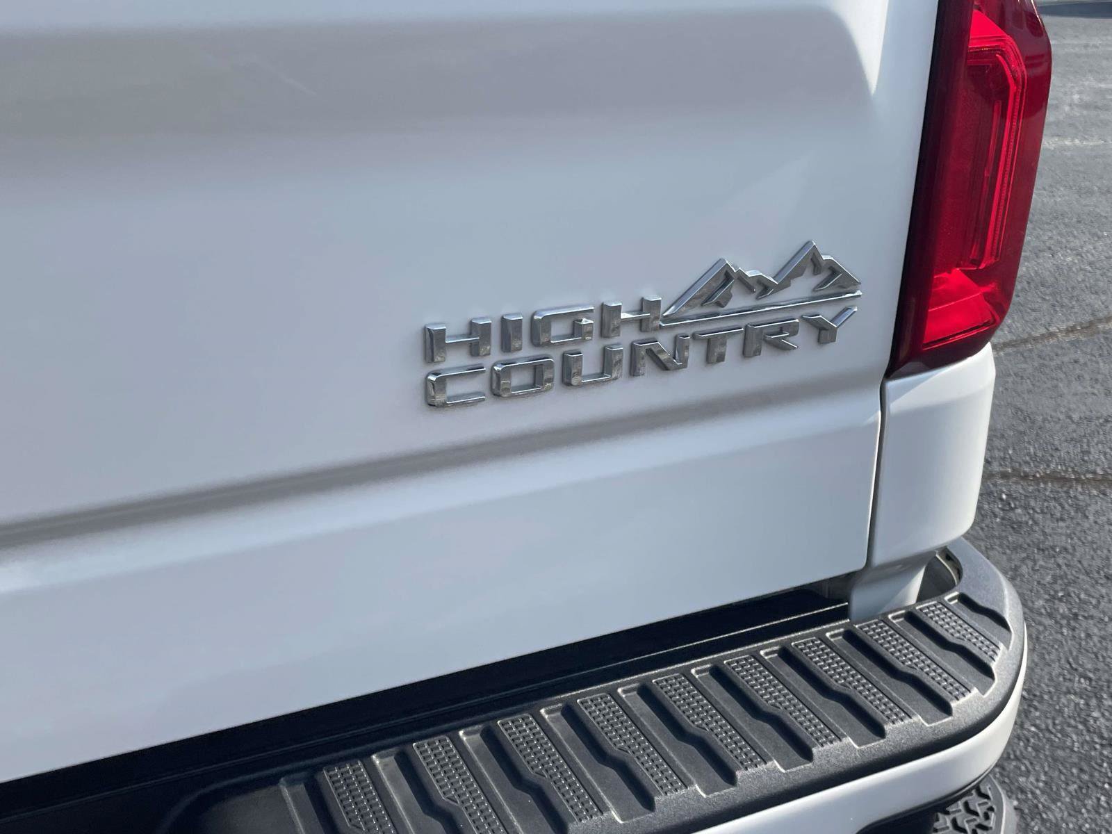 Certified 2025 Chevrolet Silverado 1500 High Country w/ High Country Premium Package AWD/4WD image 5