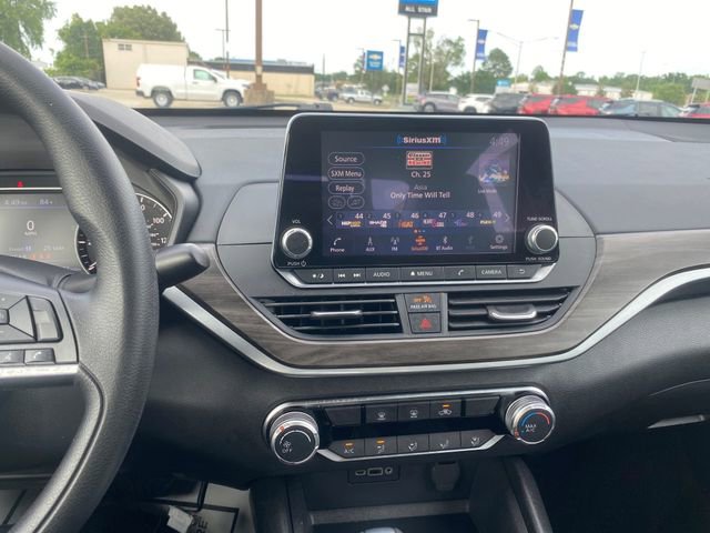 Used 2025 Nissan Altima 2.5 SV image 22