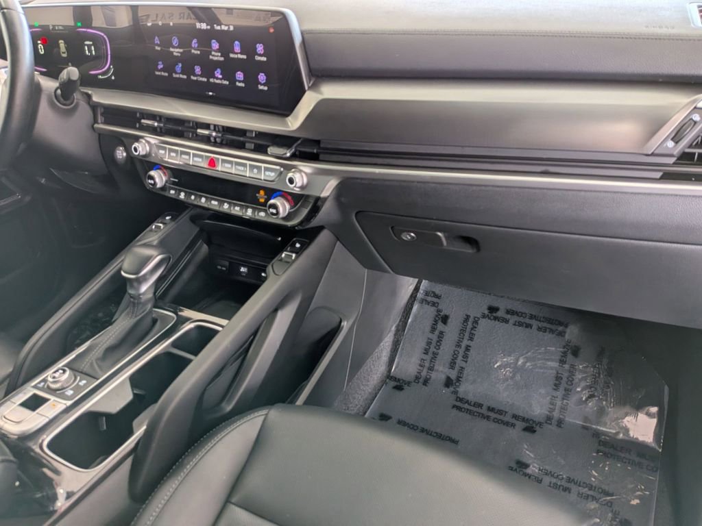 Used 2025 Kia Telluride S image 32