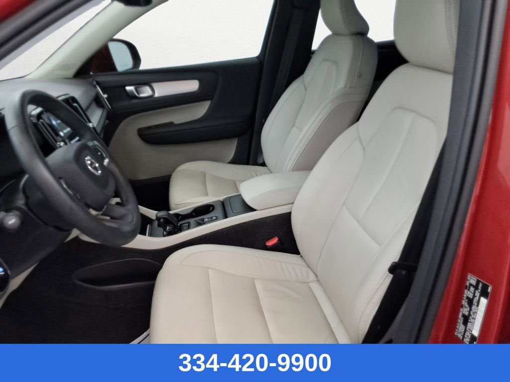 Used 2022 Volvo XC40 T5 Momentum image 12