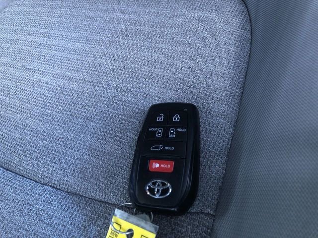 Certified 2026 Toyota Sienna LE FWD image 32
