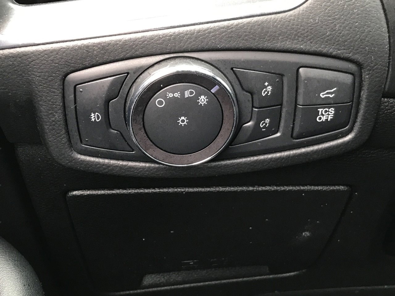 Used 2019 Ford Edge Titanium w/ Cold Weather Package AWD/4WD image 19