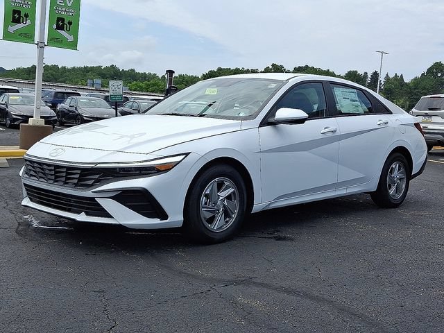 New 2026 Hyundai Elantra SE FWD image 2