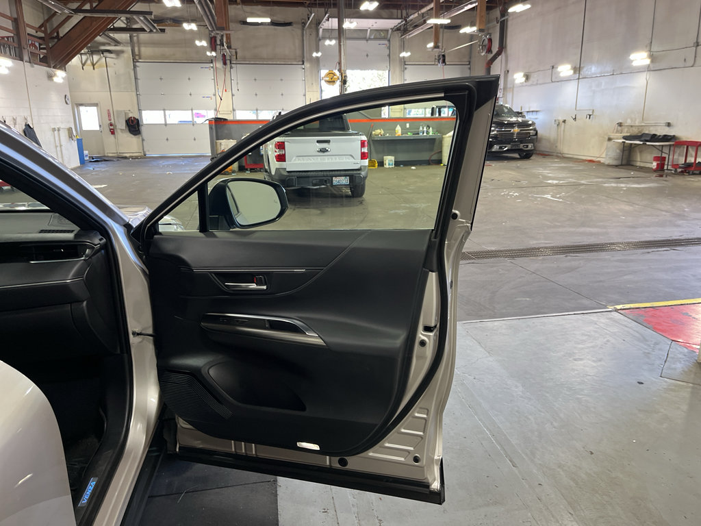 Used 2022 Toyota Venza Limited AWD/4WD image 20