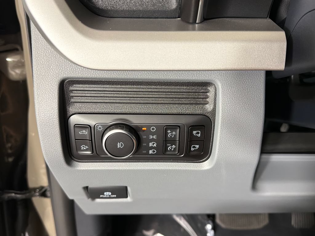 New 2026 Ford F350 XLT w/ XLT Premium Package AWD/4WD image 15