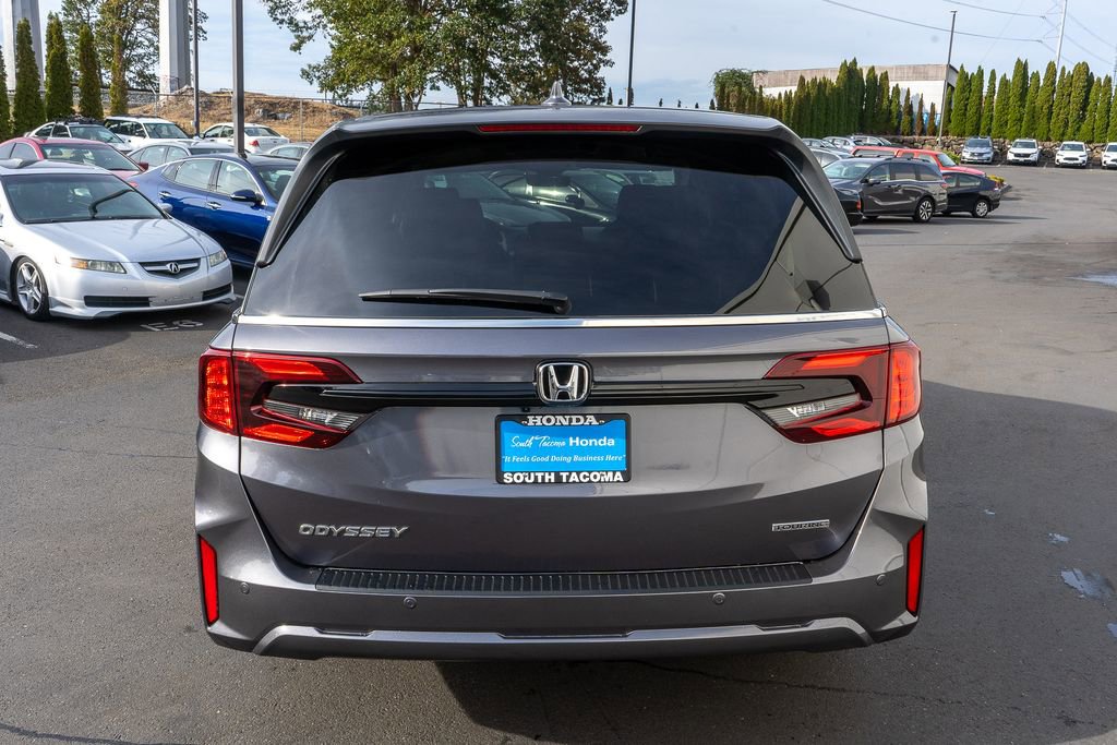 New 2026 Honda Odyssey Touring image 7