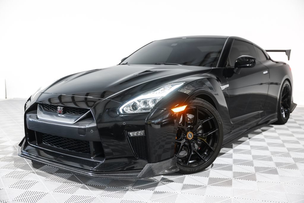 Used 2017 Nissan GT-R Premium AWD/4WD image 13