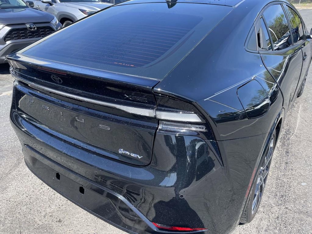 Used 2025 Toyota Prius Plug-In Hybrid image 32