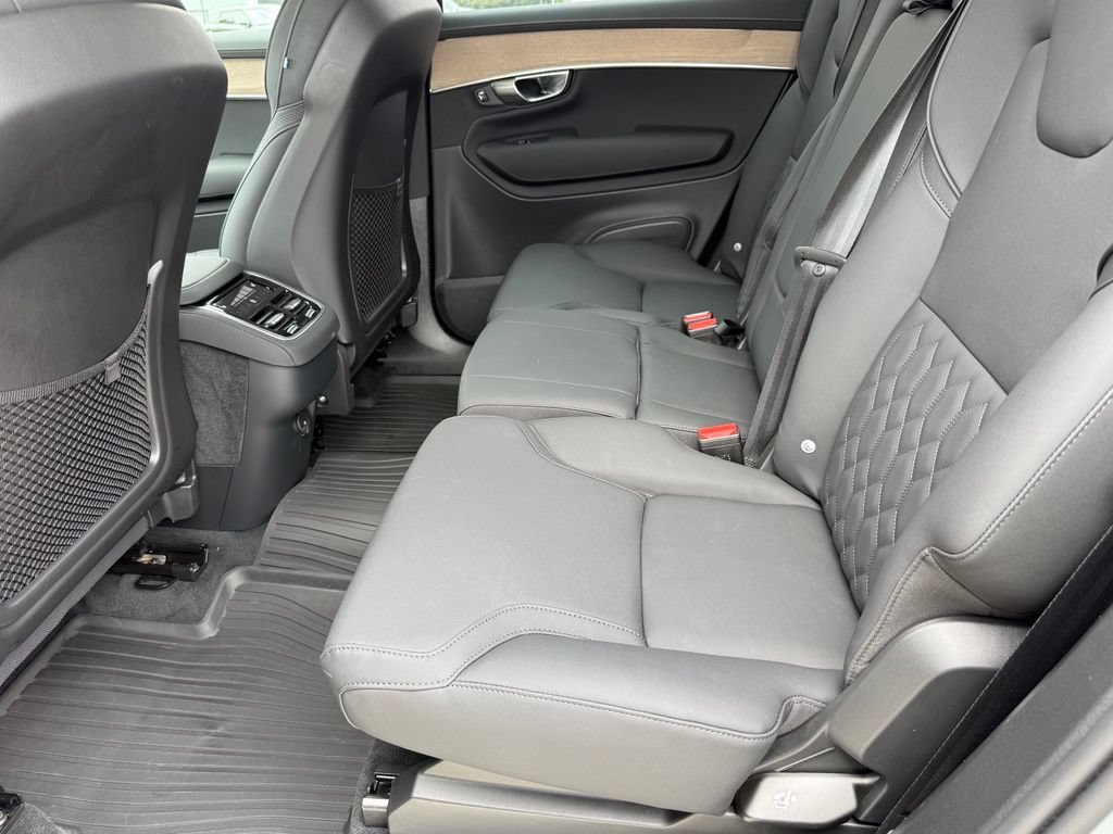 Used 2025 Volvo XC90 B5 Plus AWD/4WD image 35