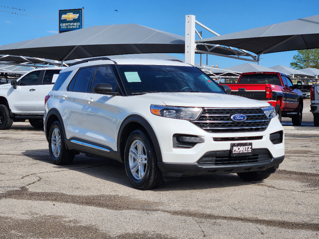 Used 2024 Ford Explorer XLT image 3
