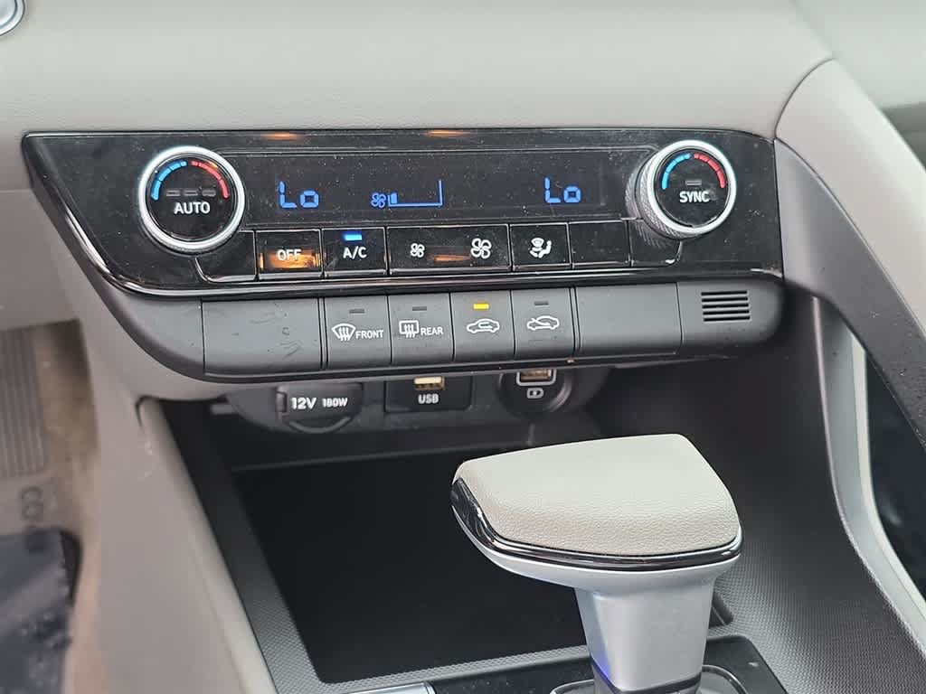Used 2023 Hyundai Elantra SEL FWD image 24