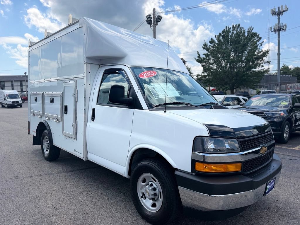 Used 2025 Chevrolet Express 3500 w/ Power Convenience Package RWD image 9