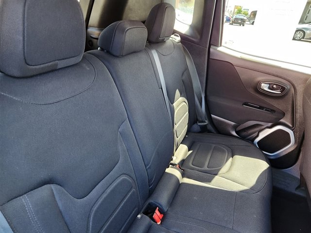 Used 2018 Jeep Renegade Latitude image 10