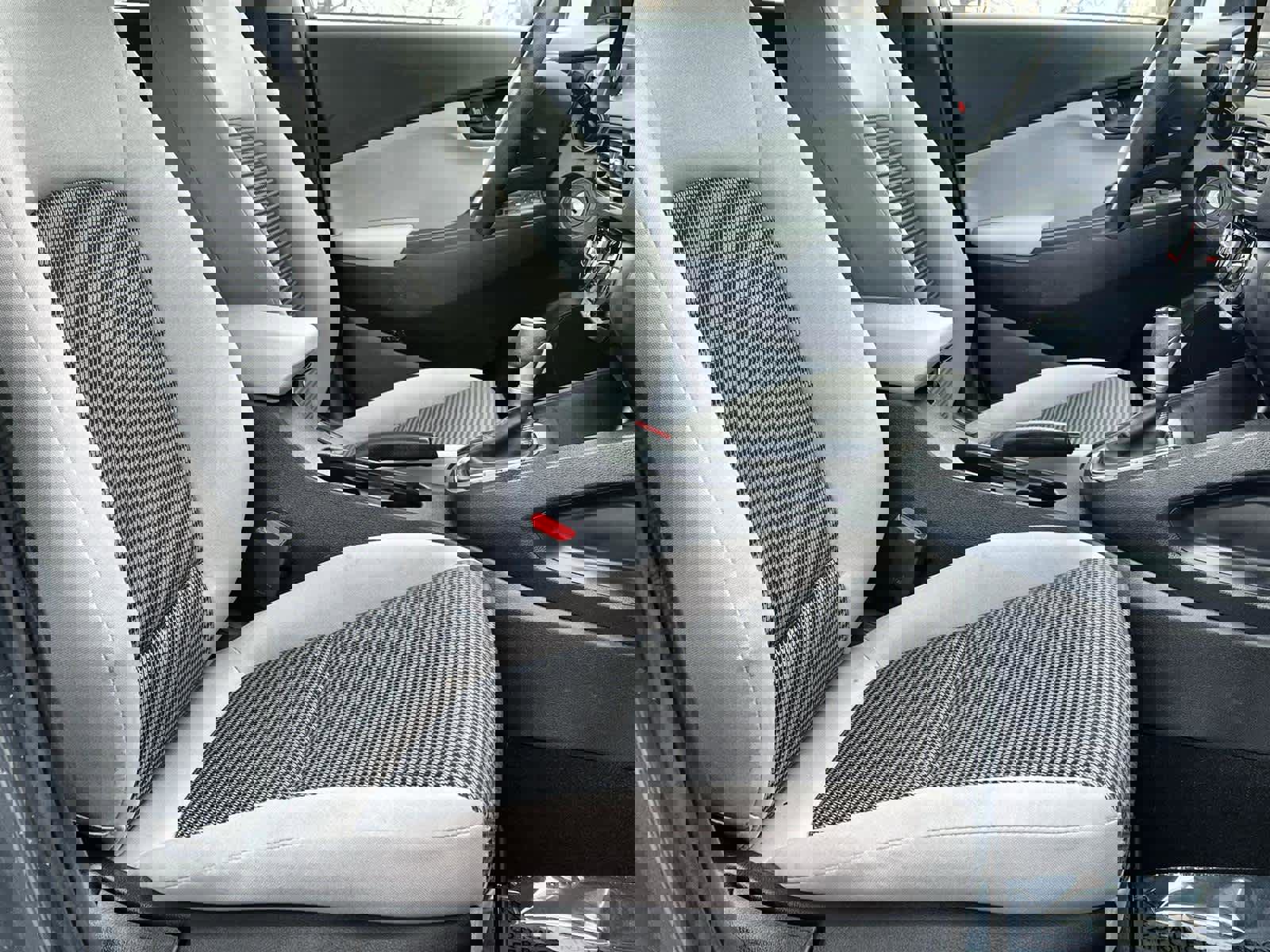 Used 2023 Hyundai Kona SE w/ Cargo Package image 16