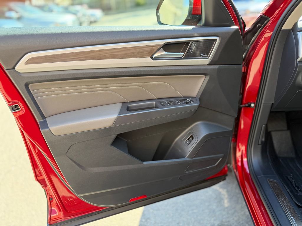 Used 2021 Volkswagen Atlas SEL Premium image 18