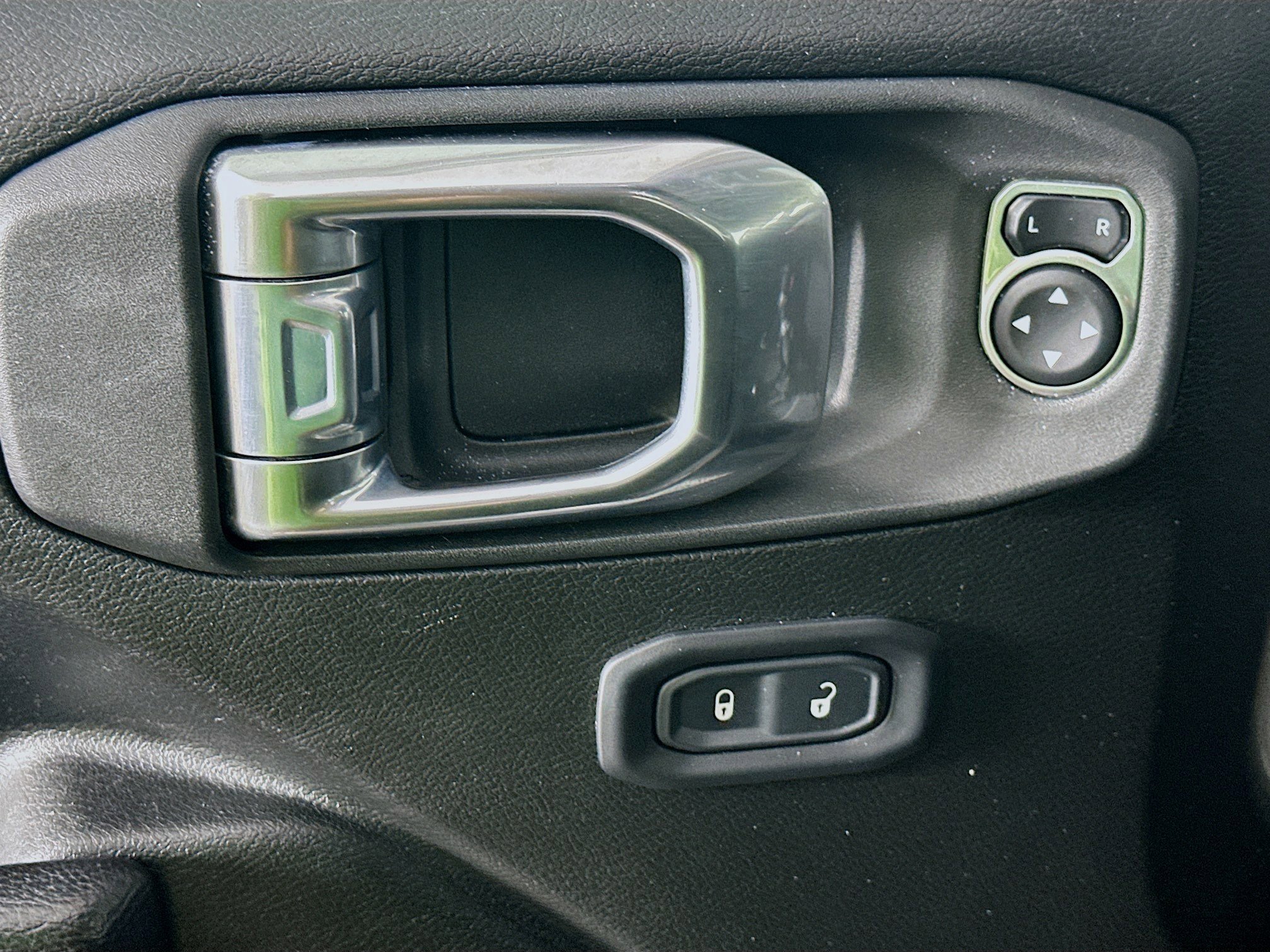 Used 2022 Jeep Wrangler Sport S image 15