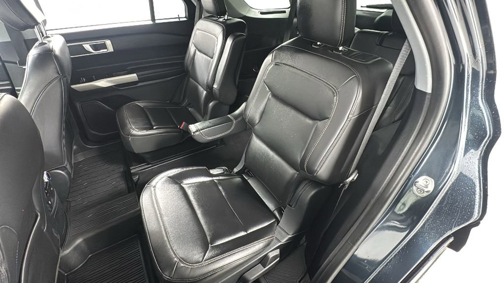 Used 2022 Ford Explorer XLT w/ Equipment Group 202A image 12