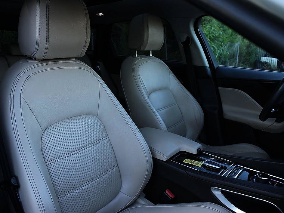 Used 2020 Jaguar F-PACE Prestige AWD/4WD image 24