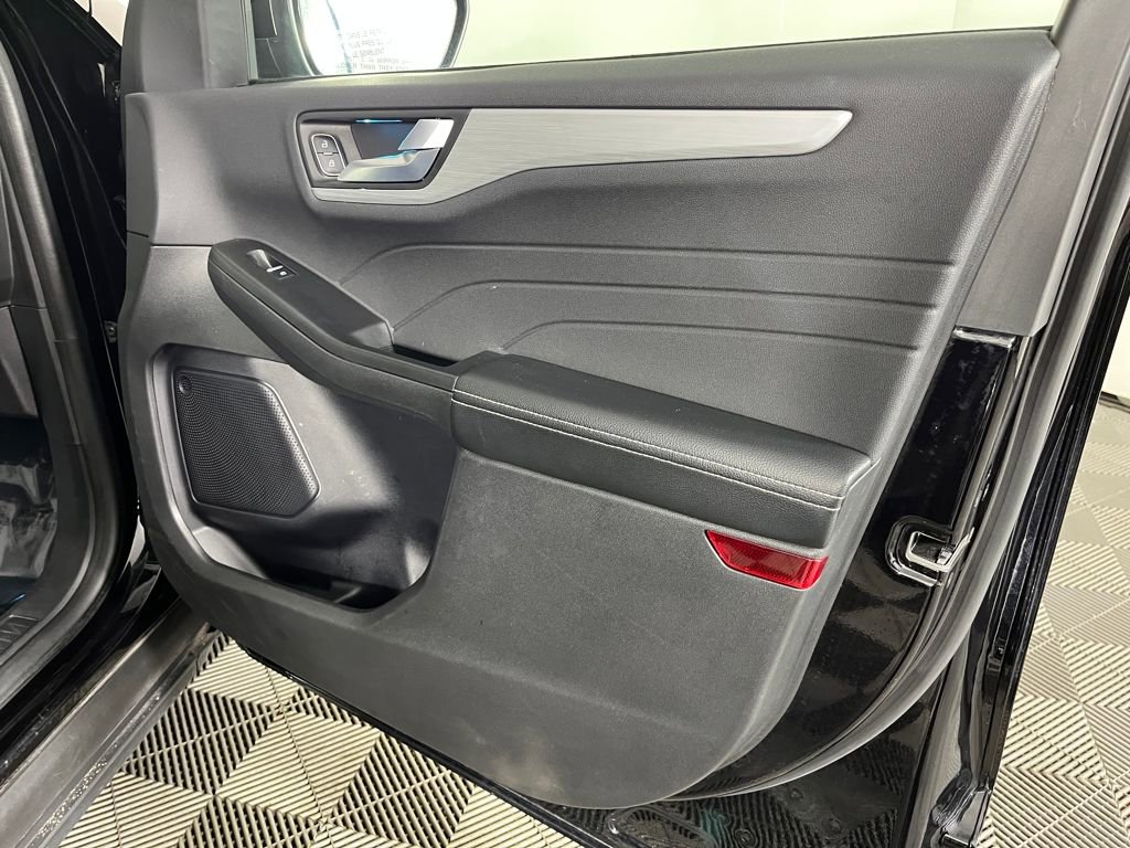 Used 2024 Ford Escape Platinum image 16