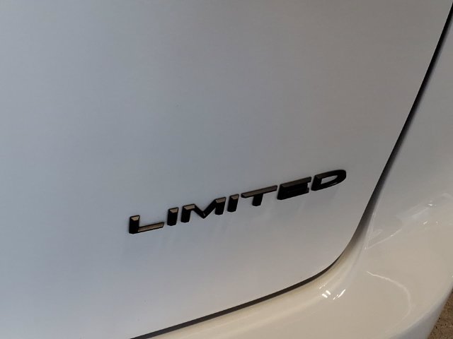Used 2025 Chrysler Pacifica Limited FWD image 20