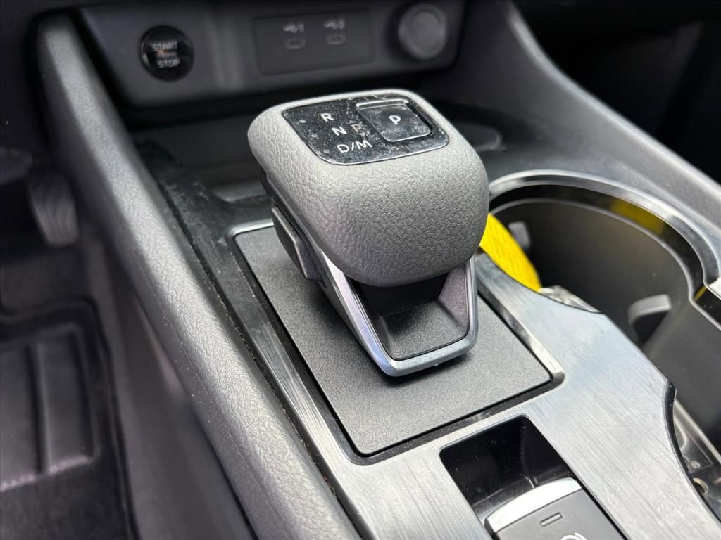 Certified 2025 Nissan Rogue SV image 24