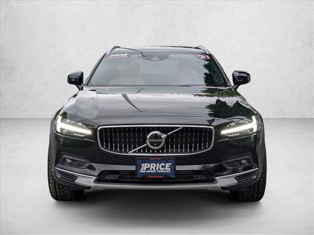 Used 2021 Volvo V90 T6 Cross Country image 2
