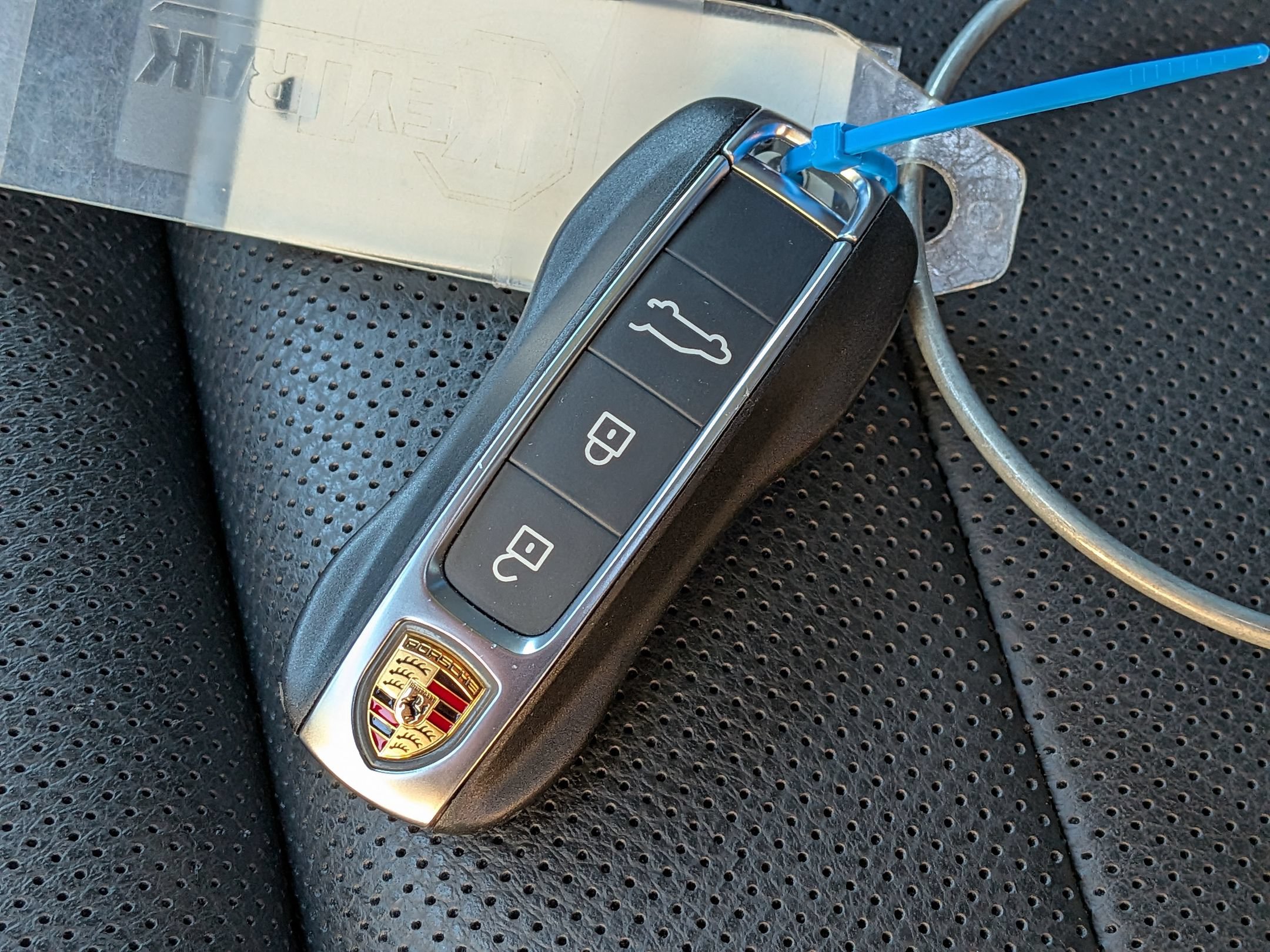 Certified 2025 Porsche Cayenne AWD/4WD image 36