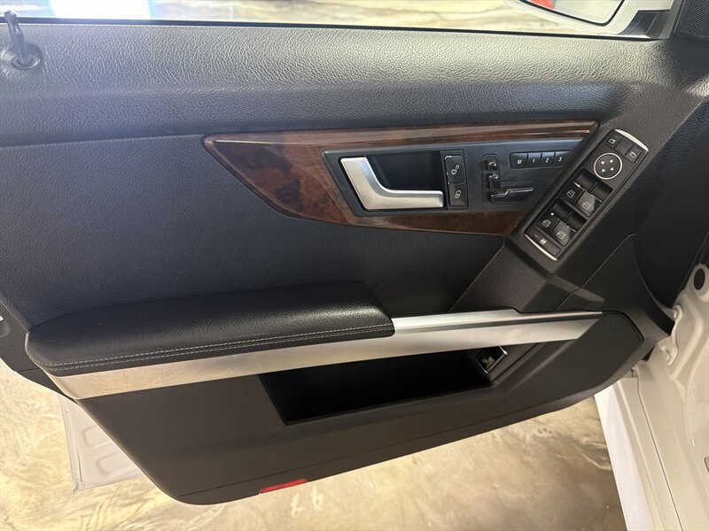 Used 2014 Mercedes-Benz GLK 350 2WD image 16