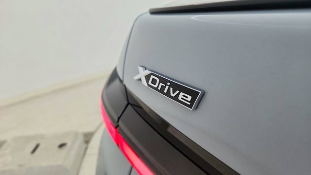 Used 2024 BMW 740i xDrive w/ Premium Package image 19