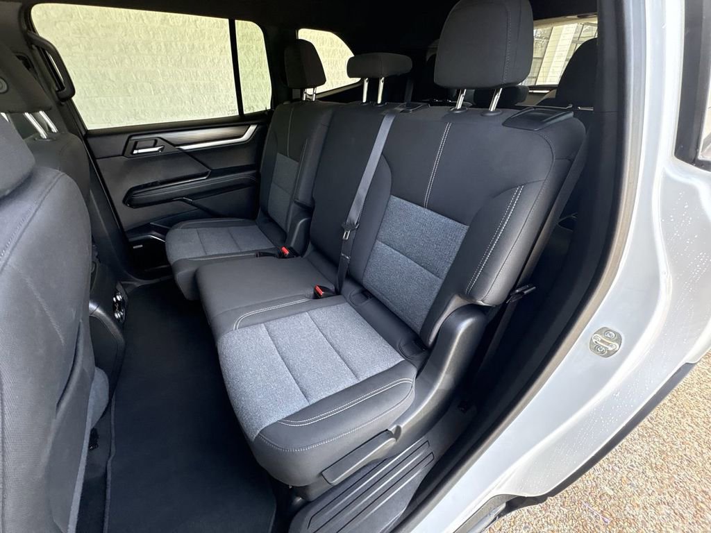 Certified 2025 GMC Acadia Elevation FWD image 25