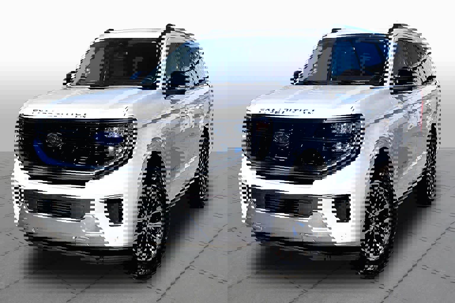 Used 2025 Ford Expedition Platinum image 2