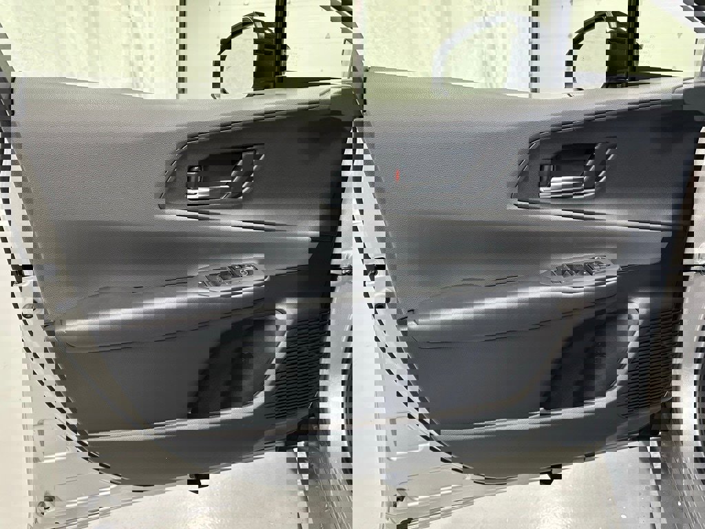 Used 2025 Toyota Prius XLE image 8