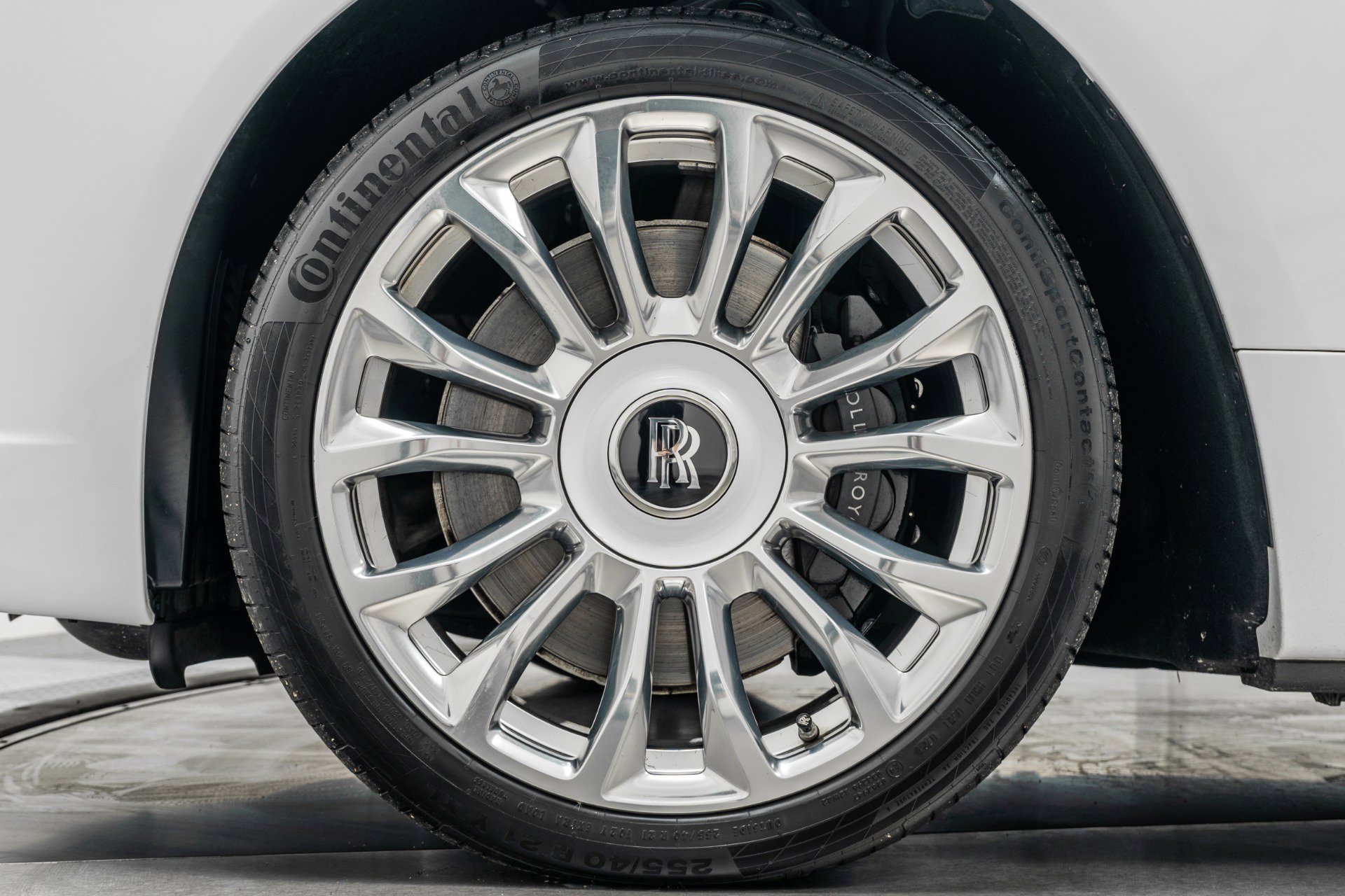 Used 2020 Rolls-Royce Dawn RWD image 10