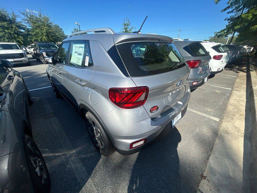 New 2026 Hyundai Venue SEL FWD image 4
