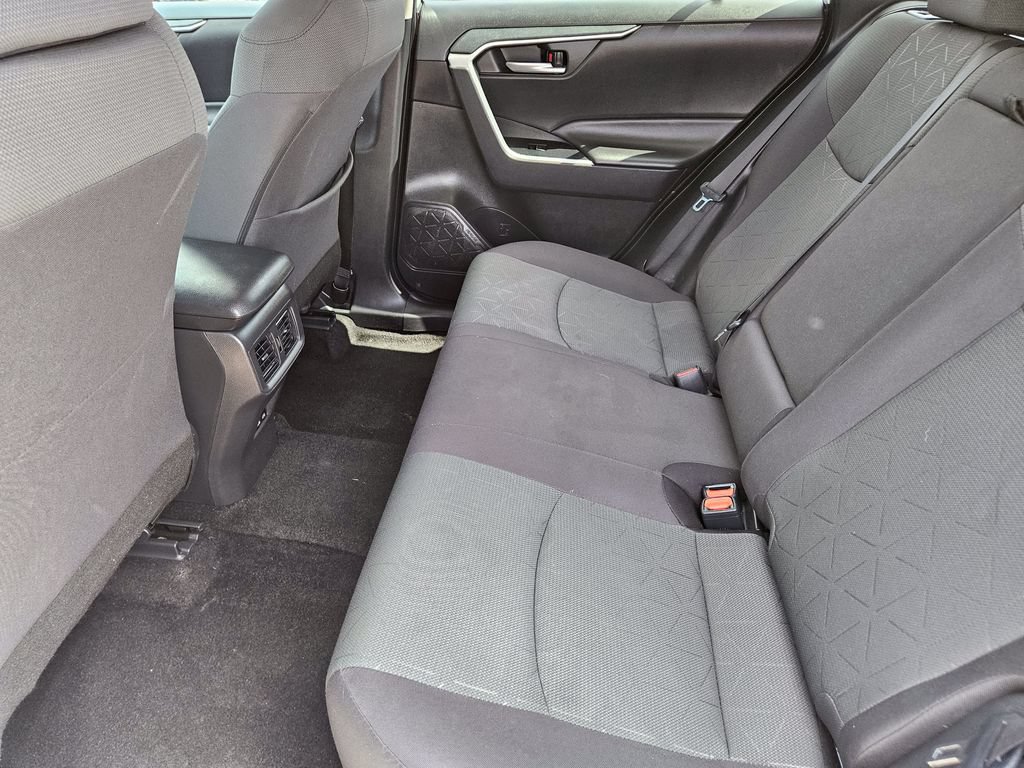Used 2024 Toyota RAV4 XLE FWD image 35