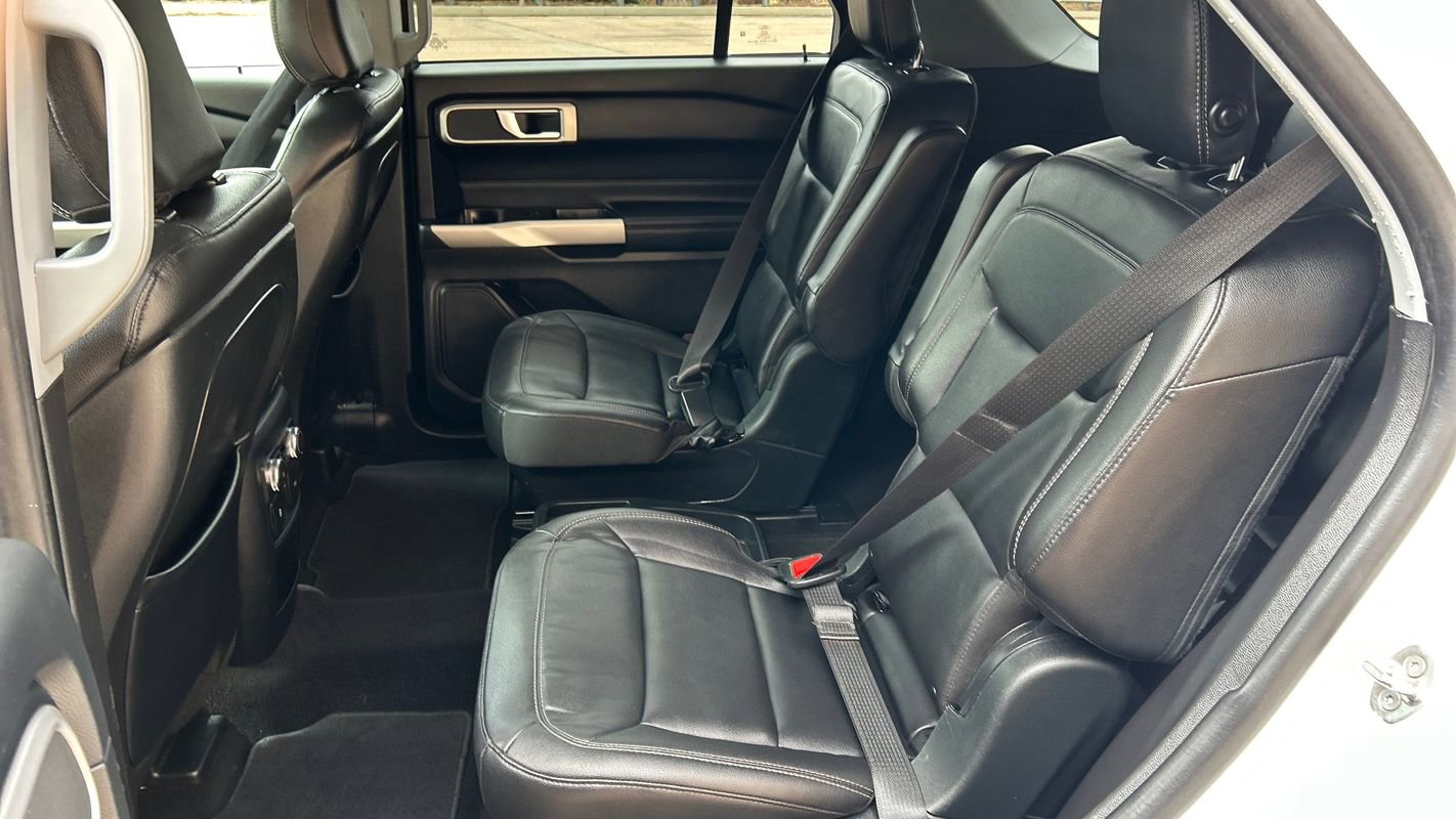 Used 2020 Ford Explorer XLT w/ Equipment Group 202A image 10