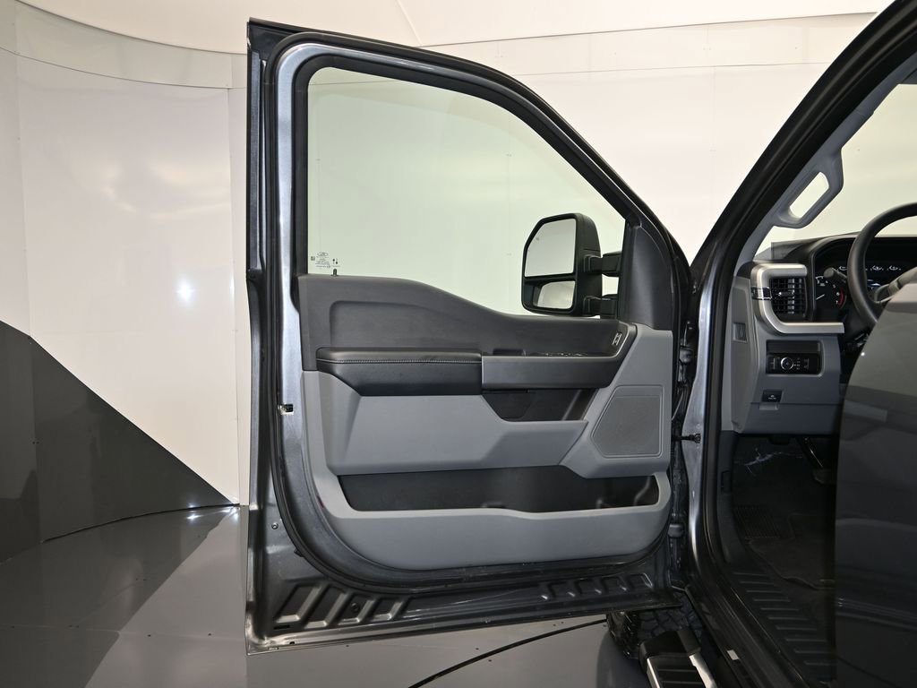 Used 2025 Ford F250 XLT image 11