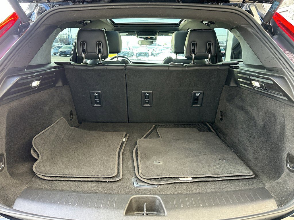 Certified 2023 Cadillac XT4 Luxury w/ Cold Weather Package image 4