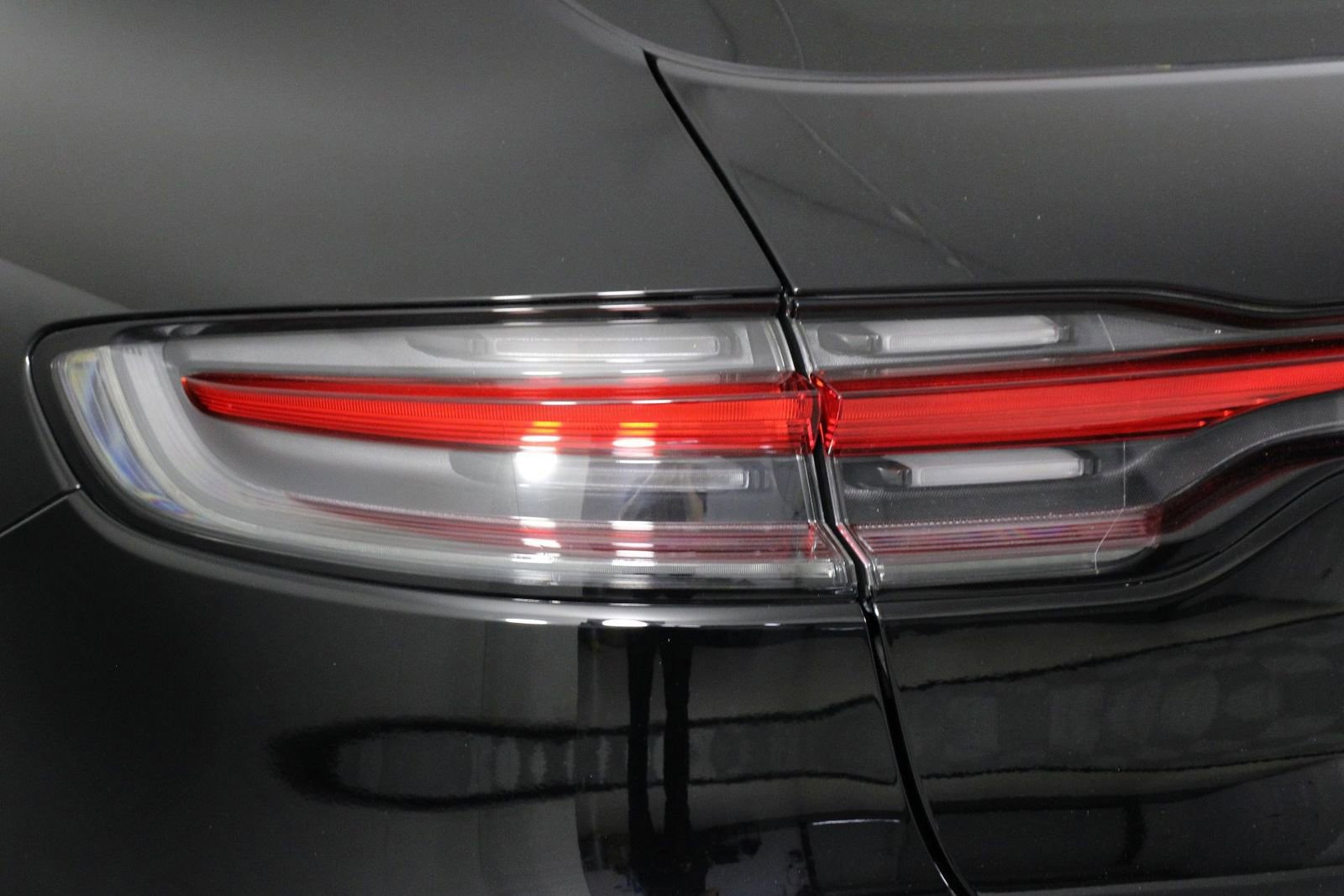 Certified 2025 Porsche Macan image 21