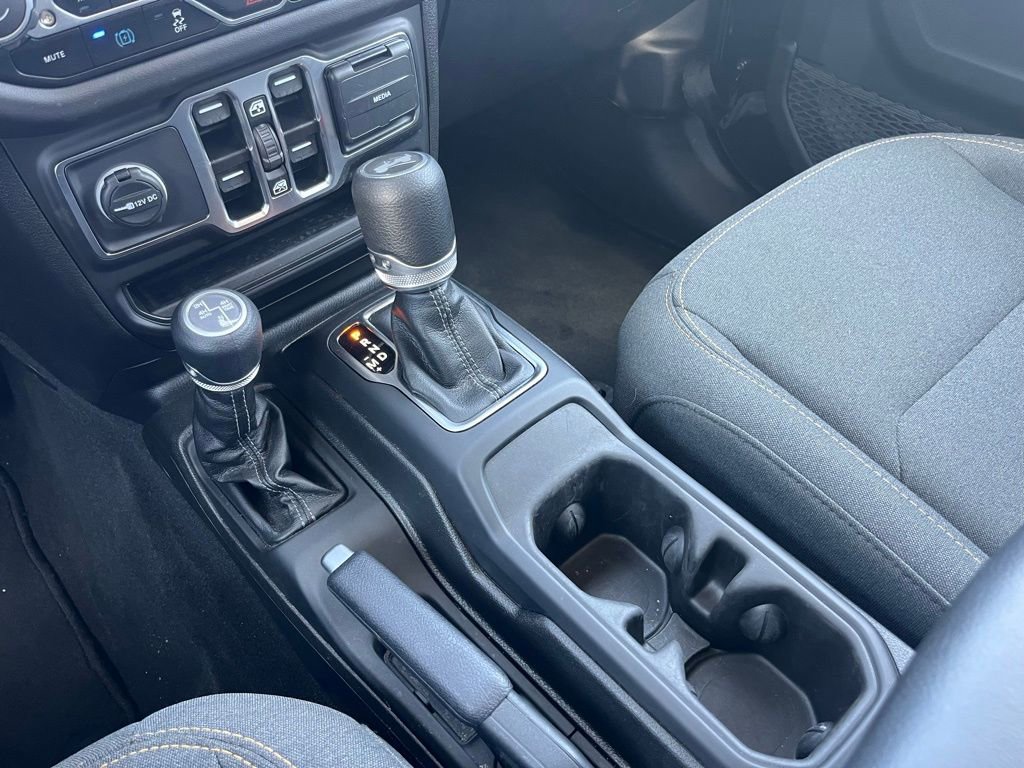 Used 2025 Jeep Wrangler Unlimited Sahara AWD/4WD image 25