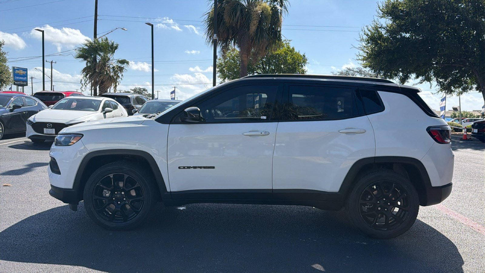 Used 2022 Jeep Compass Latitude FWD image 7