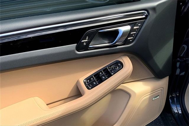 Certified 2026 Porsche Macan AWD/4WD image 28