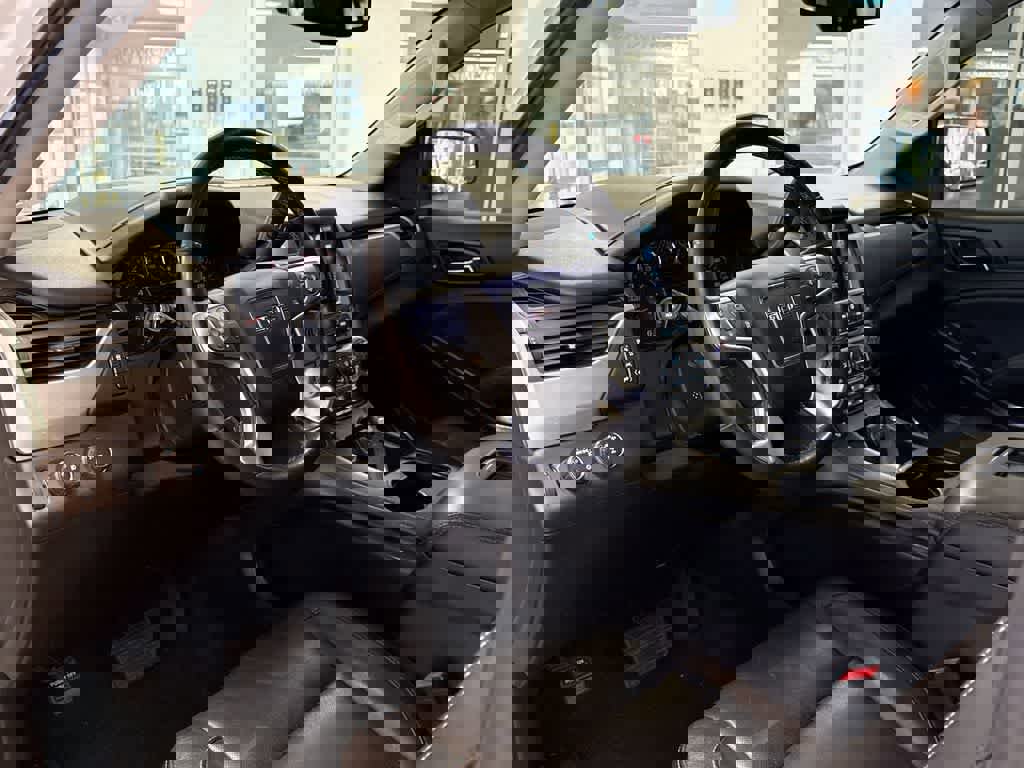 Used 2018 GMC Yukon SLT w/ Open Road Package image 10