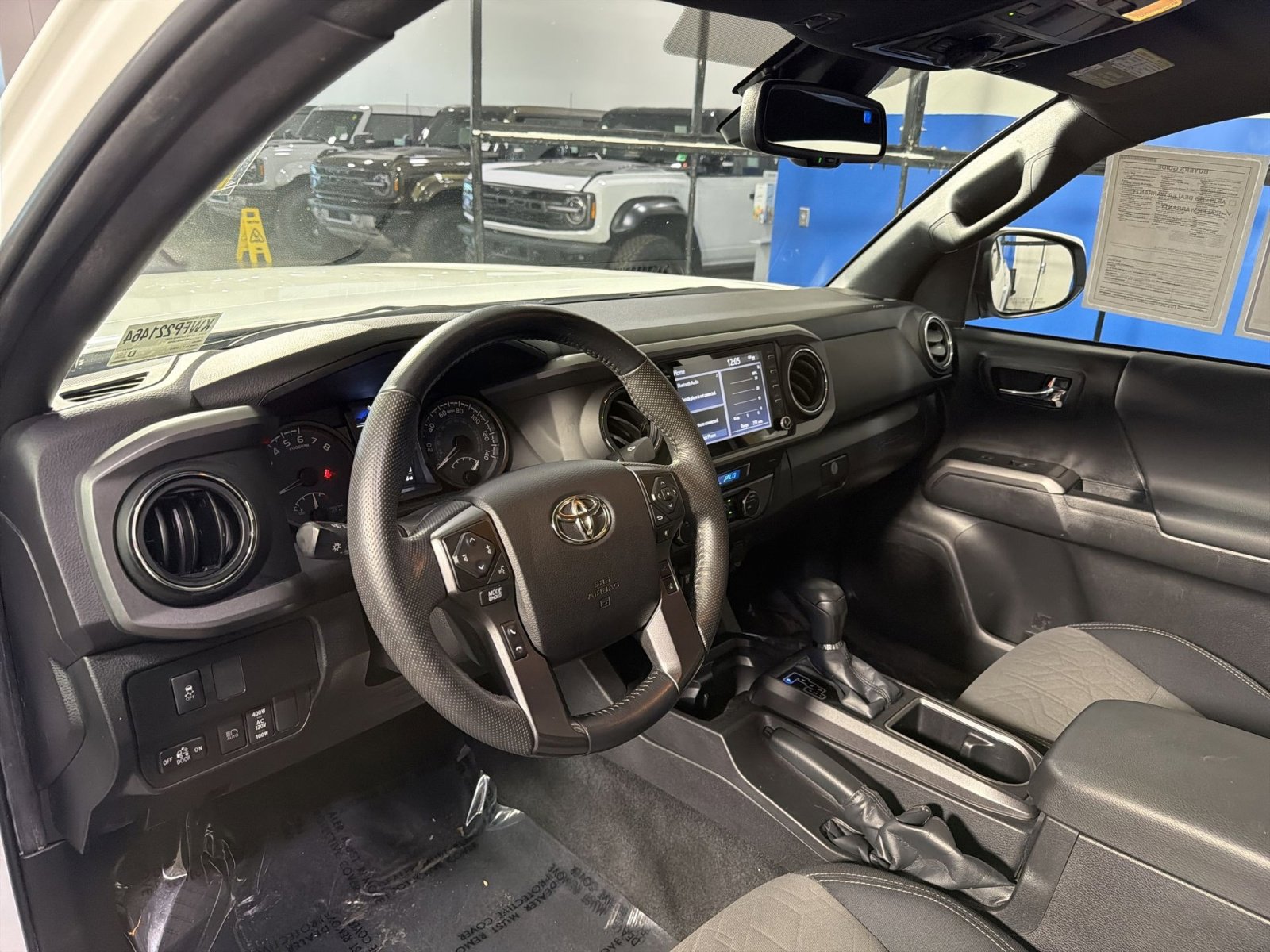 Used 2022 Toyota Tacoma TRD Off-Road AWD/4WD image 27