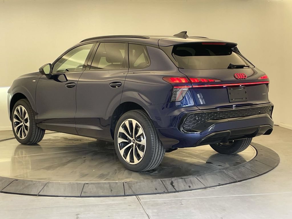 New 2026 Audi Q3 quattro 2.0T AWD/4WD image 3